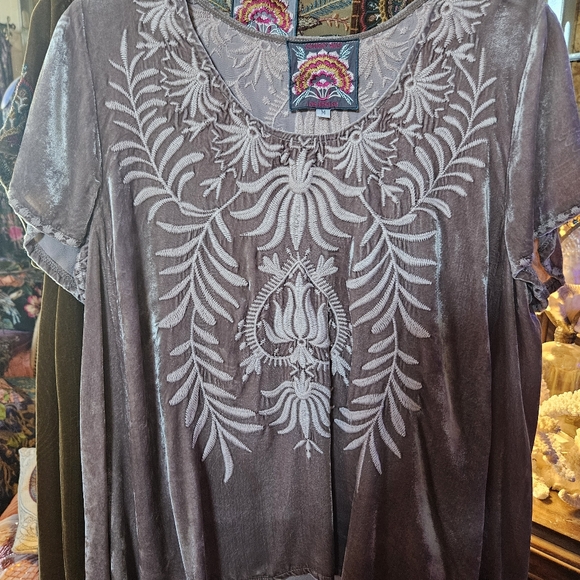NWOT Johnny Was Velvet Top - Picture 4 of 4